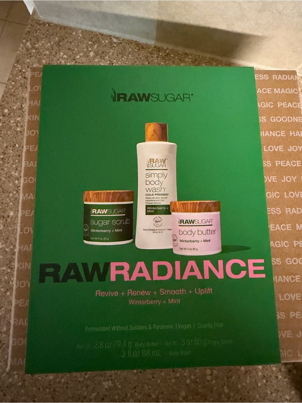RAW SUGAR Raw Radiance Winterberry + Mint Exfoliant & Body Set - Green